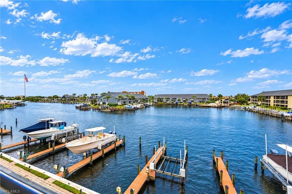 Image 18 of property listing at 4647 17th PL 202, Cape Coral, FL 33904