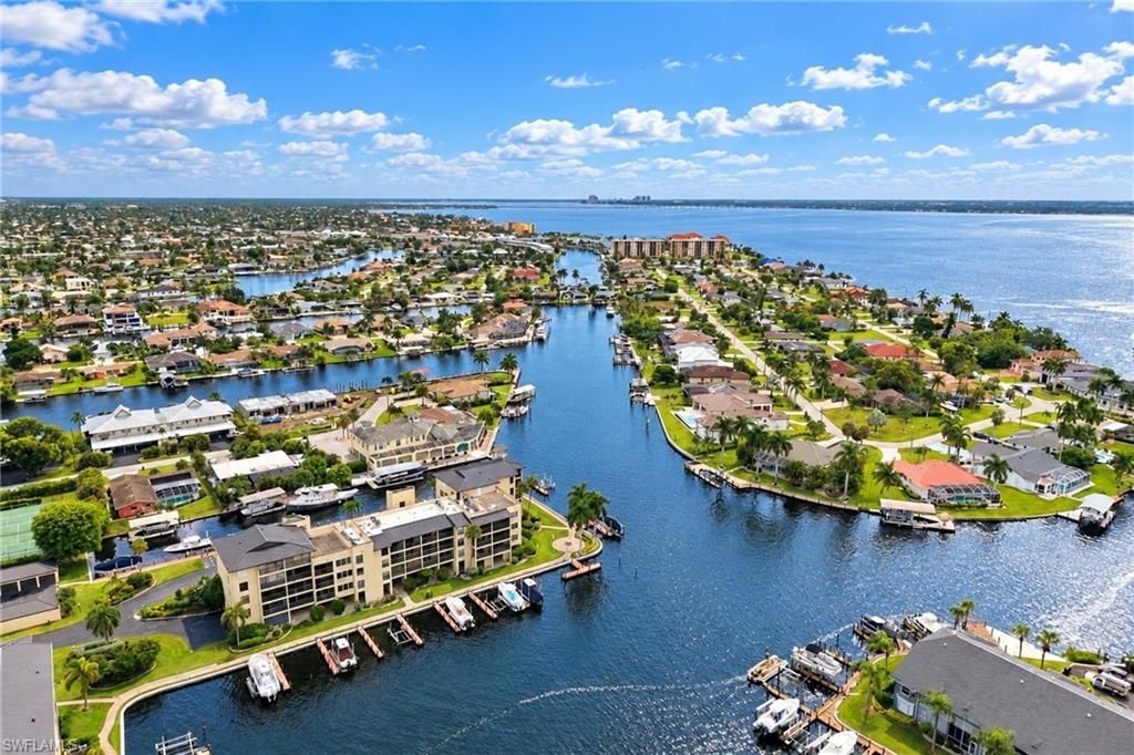 Image 21 of property listing at 4647 17th PL 202, Cape Coral, FL 33904