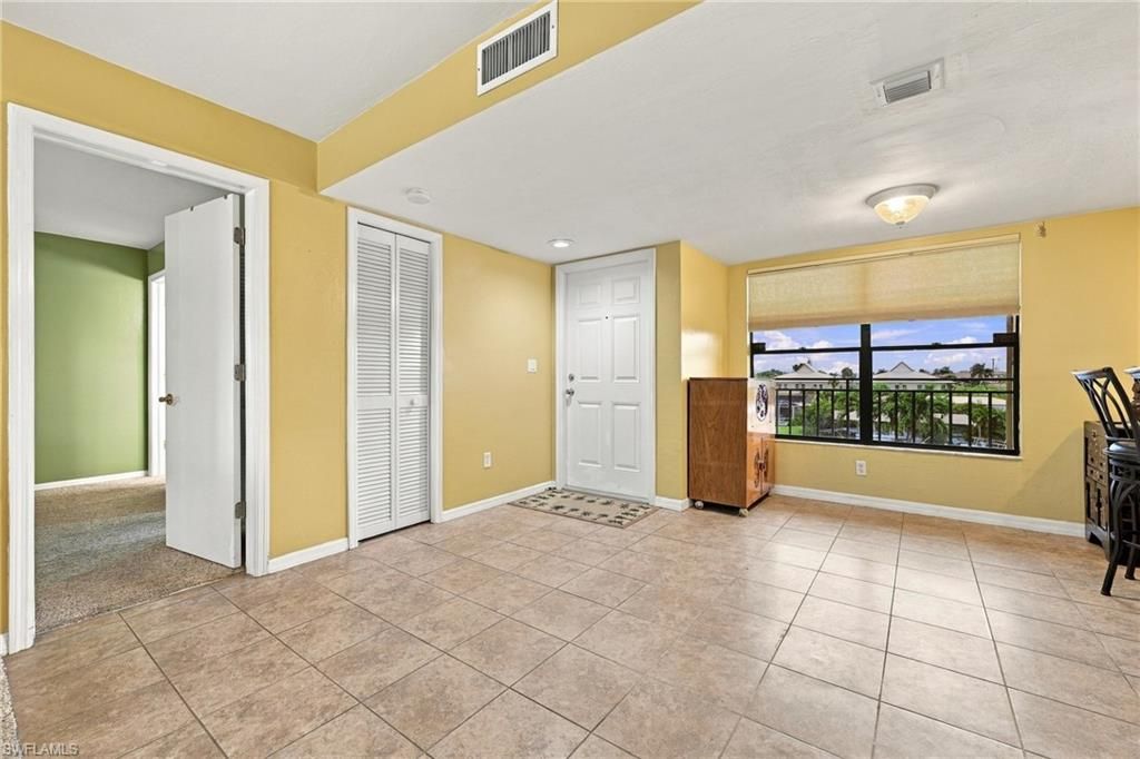 Image 4 of property listing at 4647 17th PL 202, Cape Coral, FL 33904