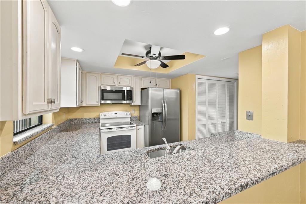 Image 5 of property listing at 4647 17th PL 202, Cape Coral, FL 33904