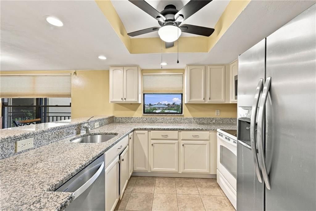 Image 6 of property listing at 4647 17th PL 202, Cape Coral, FL 33904