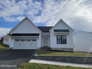 37 Sally Street, Halfmoon, NY 12118