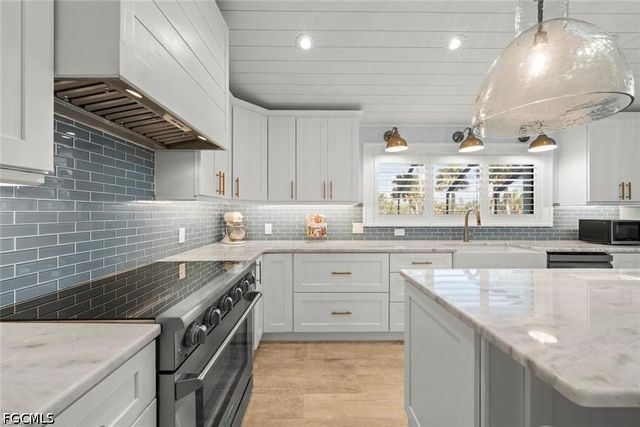 4775 Rue Helene, Sanibel, FL 33957