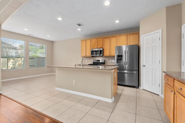 19 E Twinvale Loop, The Woodlands, TX 77384