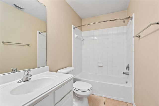 19 E Twinvale Loop, The Woodlands, TX 77384