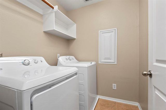 19 E Twinvale Loop, The Woodlands, TX 77384