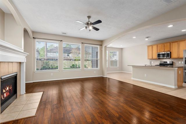 19 E Twinvale Loop, The Woodlands, TX 77384