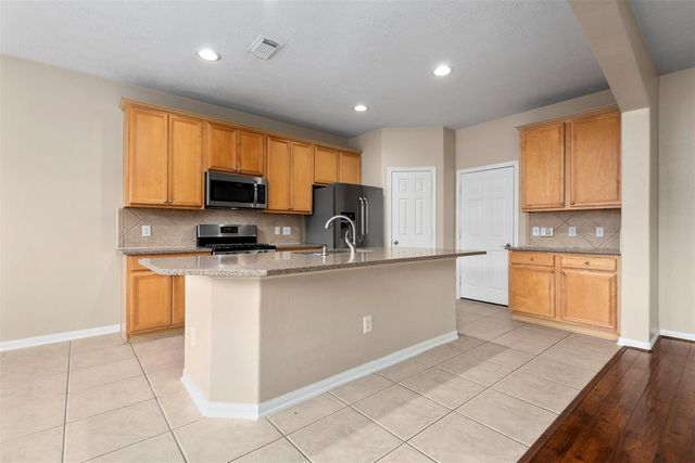 19 E Twinvale Loop, The Woodlands, TX 77384