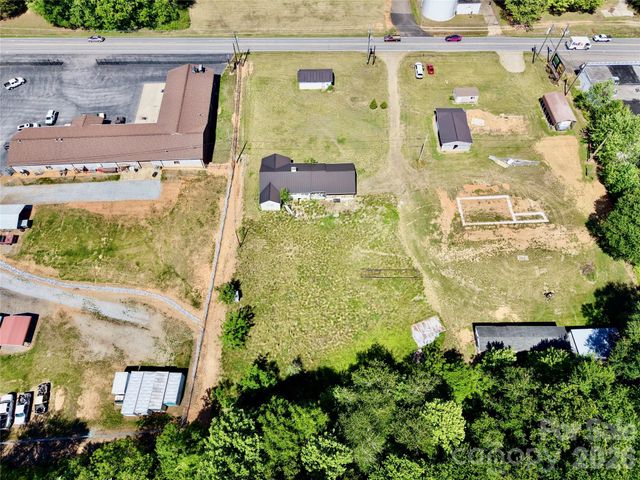 1263 NC 16 Highway N, Taylorsville, NC 28681