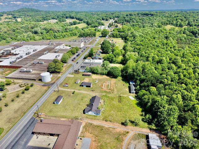 1263 NC 16 Highway N, Taylorsville, NC 28681