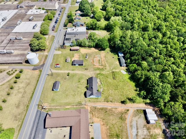 1263 NC 16 Highway N, Taylorsville, NC 28681