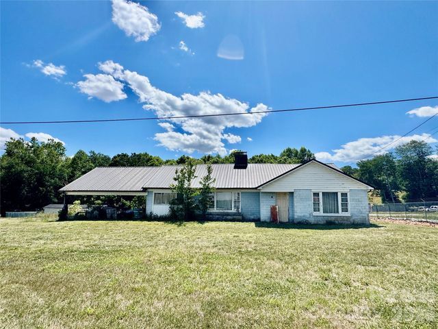 1263 NC 16 Highway N, Taylorsville, NC 28681