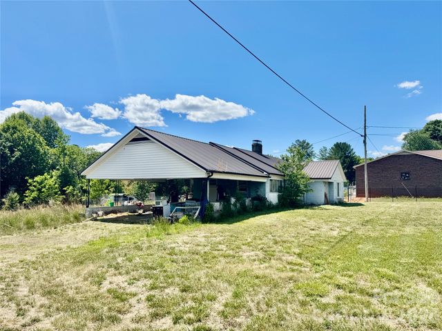 1263 NC 16 Highway N, Taylorsville, NC 28681