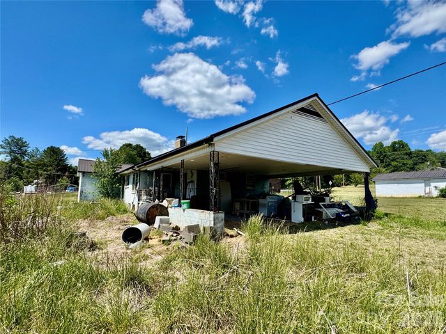 1263 NC 16 Highway N, Taylorsville, NC 28681