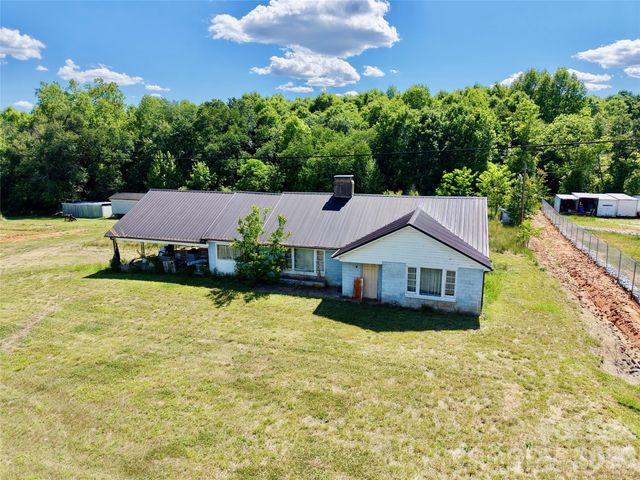 1263 NC 16 Highway N, Taylorsville, NC 28681