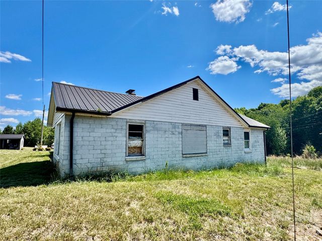 1263 NC 16 Highway N, Taylorsville, NC 28681