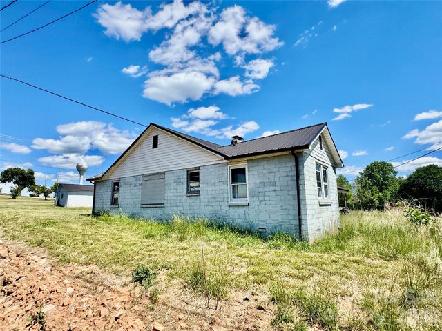 1263 NC 16 Highway N, Taylorsville, NC 28681