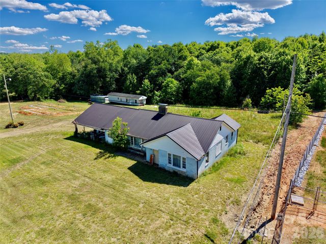 1263 NC 16 Highway N, Taylorsville, NC 28681