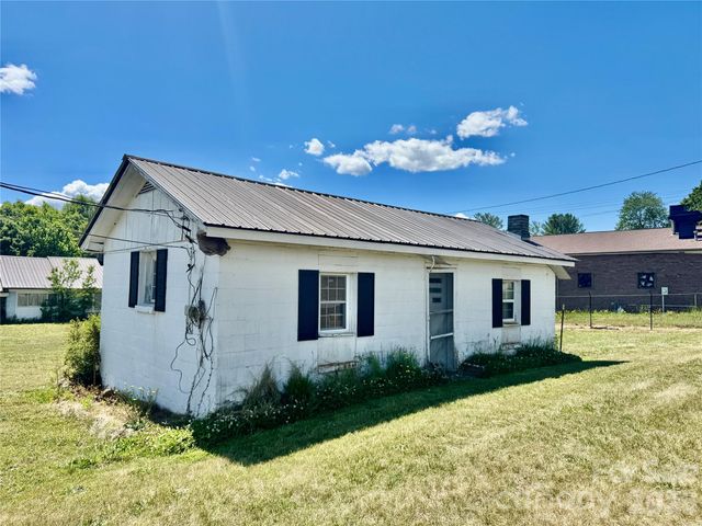 1263 NC 16 Highway N, Taylorsville, NC 28681