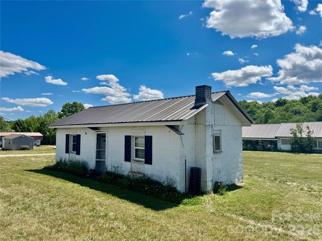 1263 NC 16 Highway N, Taylorsville, NC 28681