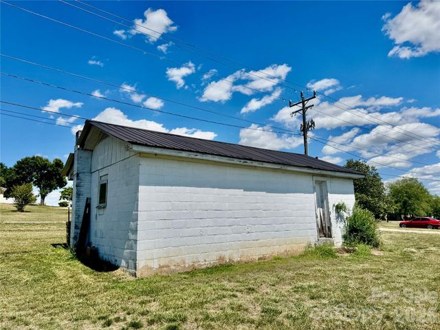 1263 NC 16 Highway N, Taylorsville, NC 28681