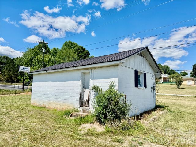 1263 NC 16 Highway N, Taylorsville, NC 28681