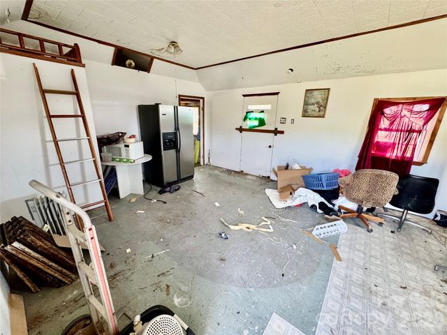 1263 NC 16 Highway N, Taylorsville, NC 28681