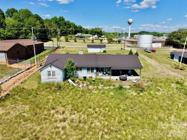 1263 NC 16 Highway N, Taylorsville, NC 28681