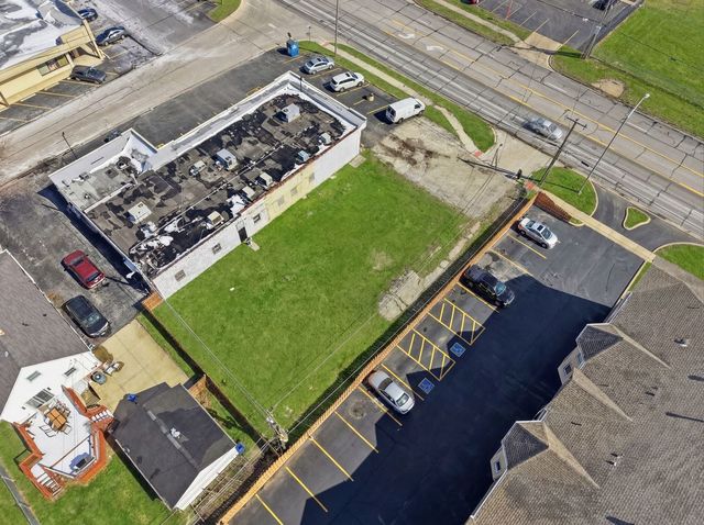 8404 S Roberts Road, Justice, IL 60458