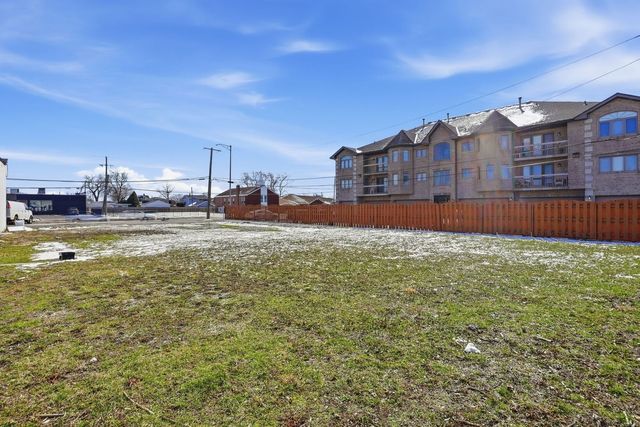 8404 S Roberts Road, Justice, IL 60458