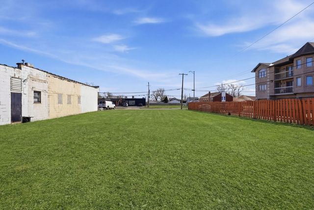 8404 S Roberts Road, Justice, IL 60458