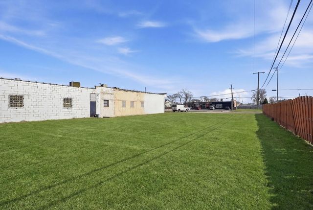 8404 S Roberts Road, Justice, IL 60458