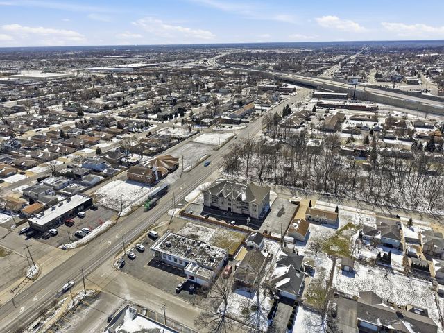 8404 S Roberts Road, Justice, IL 60458