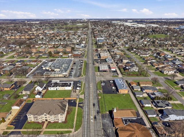 8404 S Roberts Road, Justice, IL 60458