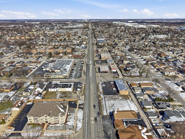 8404 S Roberts Road, Justice, IL 60458