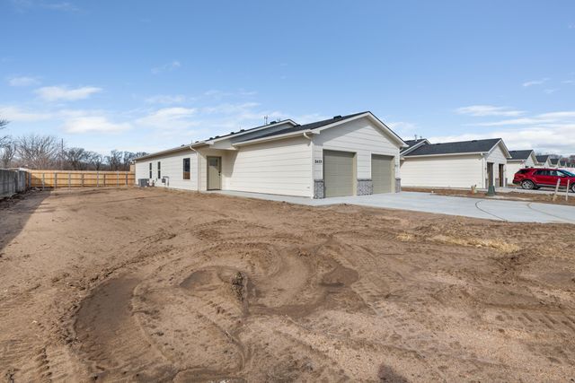 2445 W MacArthur Ct, Wichita, KS 67217