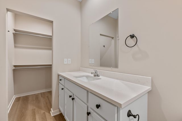 2445 W MacArthur Ct, Wichita, KS 67217