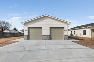 2445 W MacArthur Ct, Wichita, KS 67217