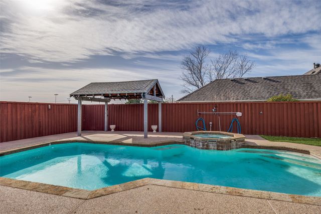 3708 Muirfield Drive, Carrollton, TX 75007