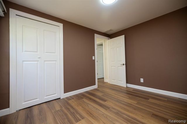 9650 Cooley Lake Road, White Lake, MI 48386