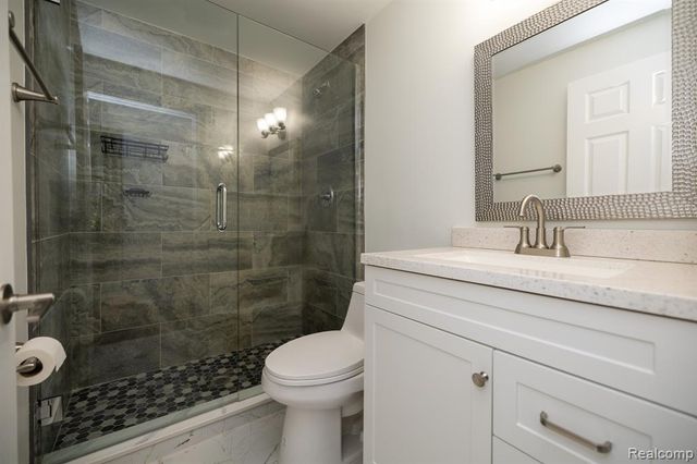 9650 Cooley Lake Road, White Lake, MI 48386
