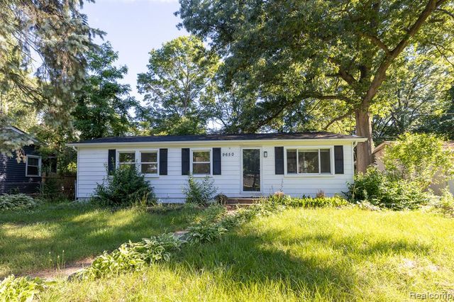 9650 Cooley Lake Road, White Lake, MI 48386