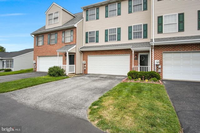 126 COUNTRY RIDGE DR, Red Lion, PA 17356