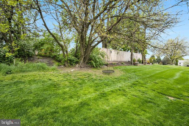 126 COUNTRY RIDGE DR, Red Lion, PA 17356