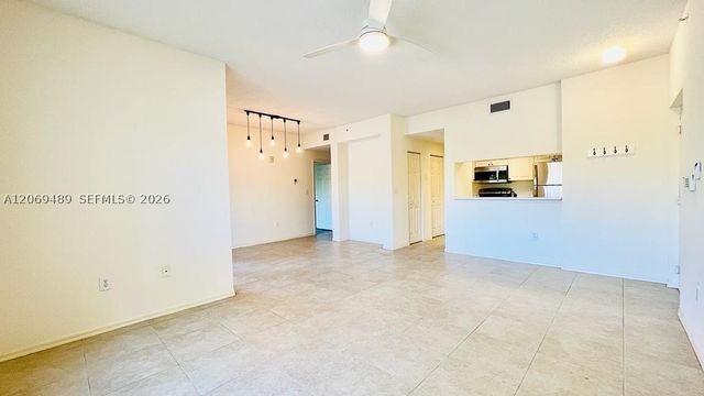 2807 Veronia Dr 201, Palm Beach Gardens, FL 33410