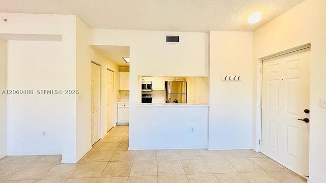 2807 Veronia Dr 201, Palm Beach Gardens, FL 33410