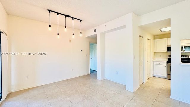2807 Veronia Dr 201, Palm Beach Gardens, FL 33410