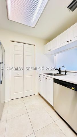 2807 Veronia Dr 201, Palm Beach Gardens, FL 33410