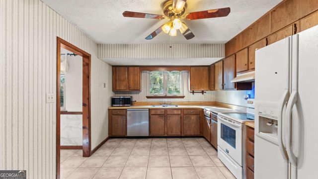 570 Candlewick Lane NW, Lilburn, GA 30047