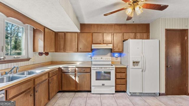 570 Candlewick Lane NW, Lilburn, GA 30047